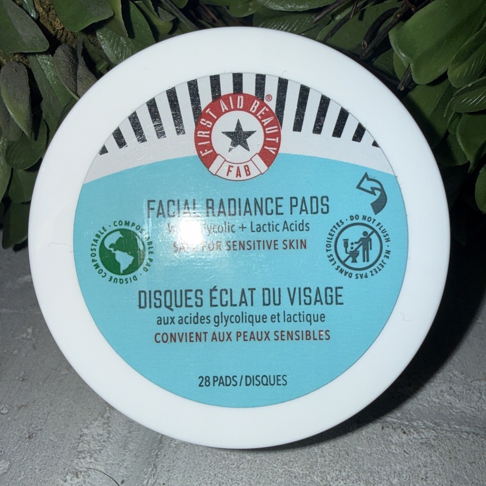 First Aid Beauty Facial Radiance Pads Glycolic + Lactic Sensitive Skin 28 Count